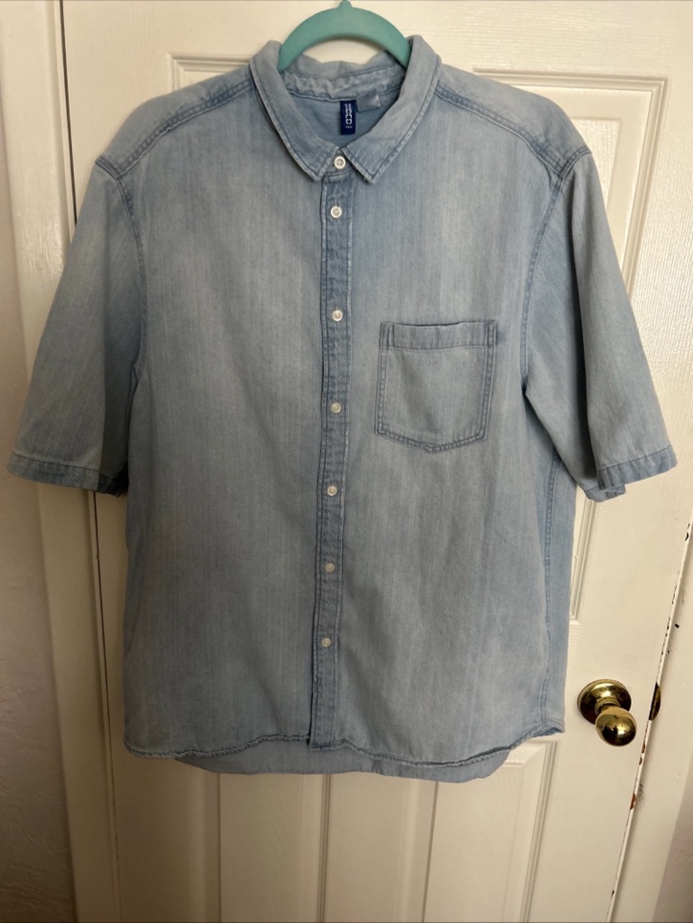 H&M Light Wash  Blue Cotton Denim Short-Sleeve Button-Up Shirt Size XL